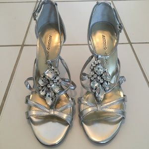 NWOB Antonio Melani Silver Jeweled Heels